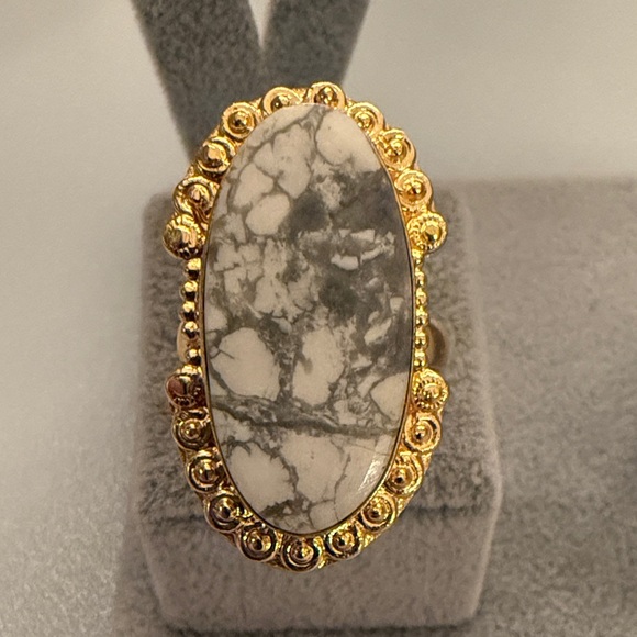 Vintage Gold Tone Ring with Marbled Stone - Picture 1 of 6